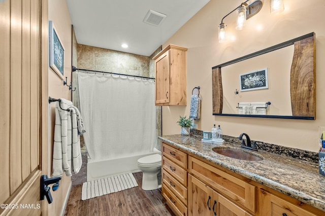 7507 Deville Ln, Flagstaff, AZ 86004 - full bathroom featuring vanity, shower / bathtub combination with curtain, and wood finished floors