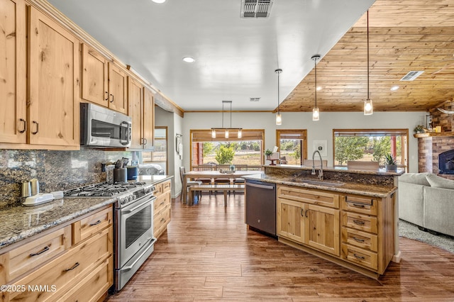 7507 Deville Ln, Flagstaff, AZ 86004 - kitchen featuring stainless steel appliances, light brown cabinetry, recessed lighting, open floor plan, and backsplash