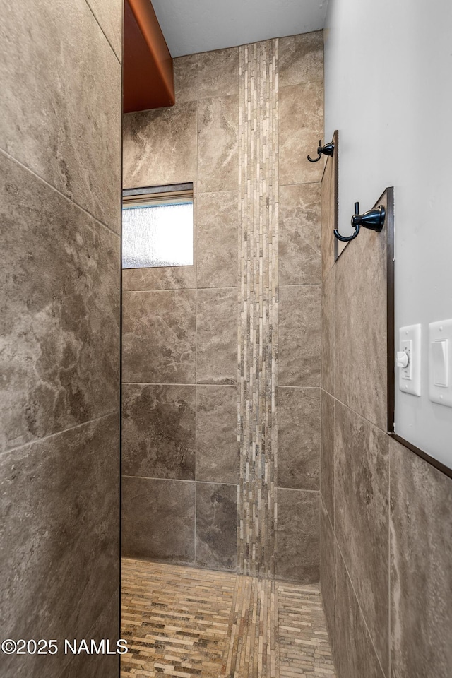 7507 Deville Ln, Flagstaff, AZ 86004 - bathroom with tiled shower