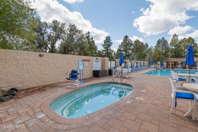 2303 N Plateau Dr, Flagstaff, AZ 86004 - community pool with a community hot tub and a patio