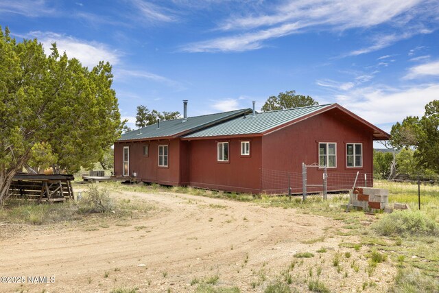 89 N Wyandotte Rd, Williams, AZ 86046 - view of side of home featuring metal roof