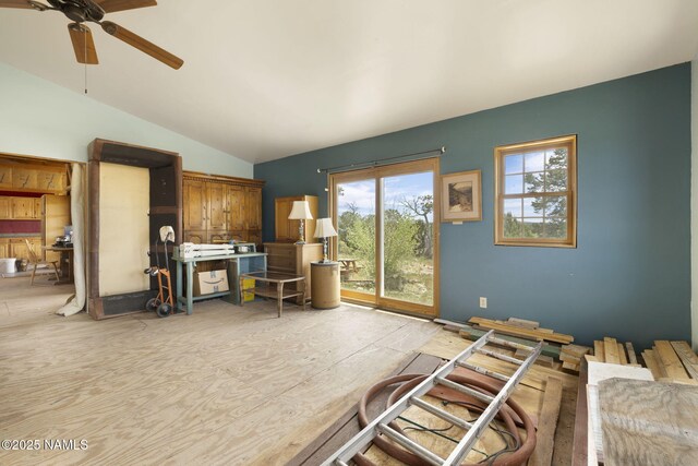89 N Wyandotte Rd, Williams, AZ 86046 - living area with a ceiling fan and vaulted ceiling