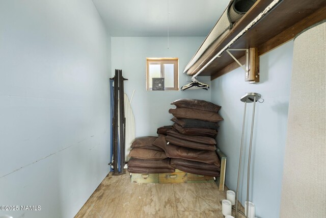 89 N Wyandotte Rd, Williams, AZ 86046 - walk in closet featuring wood finished floors