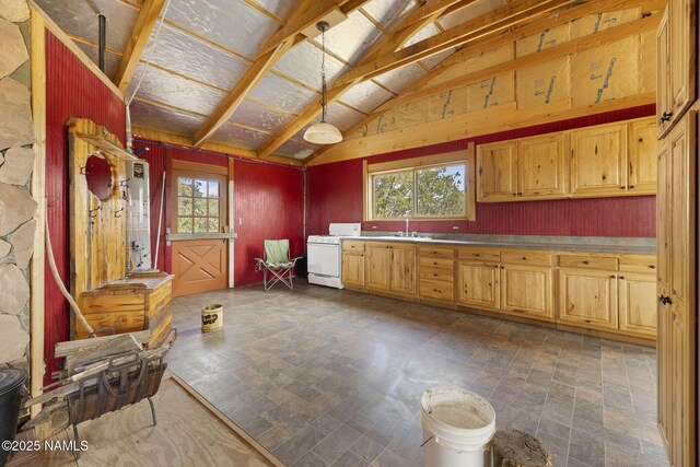 89 N Wyandotte Rd, Williams, AZ 86046 - kitchen featuring plenty of natural light, light countertops, washer / dryer, and gas range gas stove