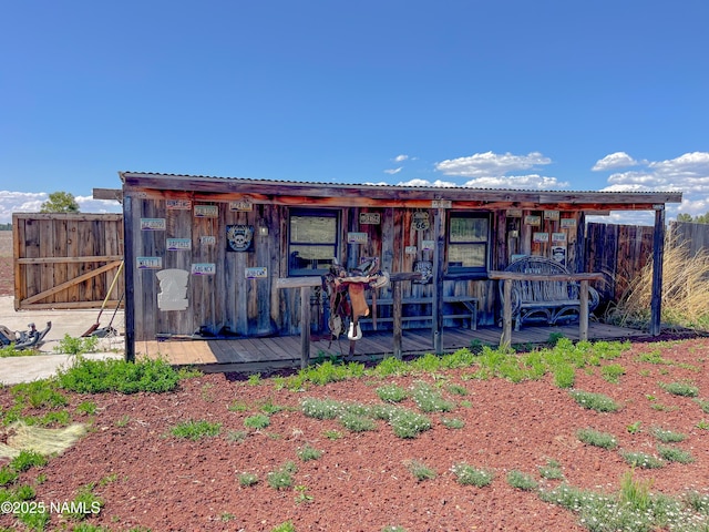 3153 Pinetree Dr, Williams, AZ 86046 - view of front of house featuring metal roof