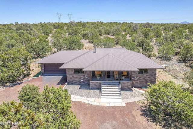 1384 W Canvasback Trl, Williams, AZ 86046 - view of front of house featuring covered porch, dirt driveway, and a metal roof