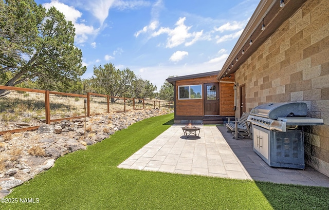 1384 W Canvasback Trl, Williams, AZ 86046 - fenced backyard featuring a patio and entry steps