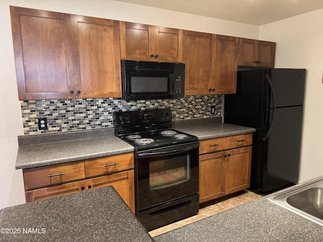 1385 W University Ave Unit 196, Flagstaff, AZ 86001 - kitchen with black appliances, dark countertops, decorative backsplash, and a sink