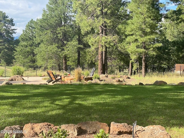 view of yard featuring fence