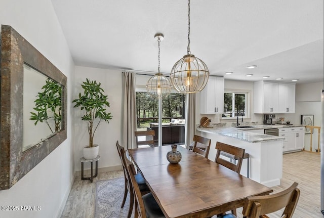 dining area featuring recessed lighting, baseboards, and light wood-style flooring