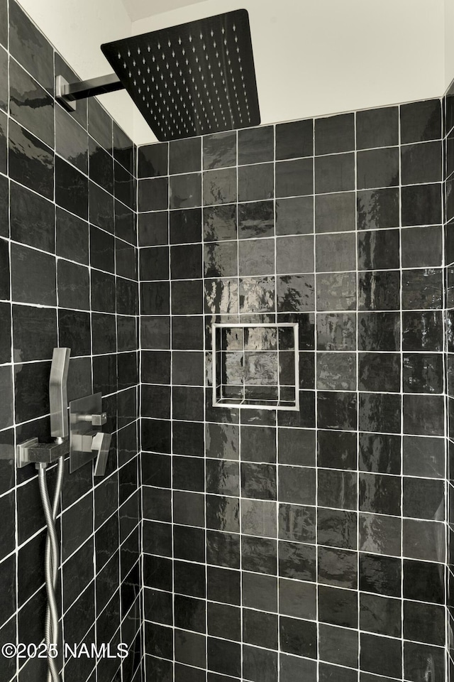 bathroom featuring tiled shower