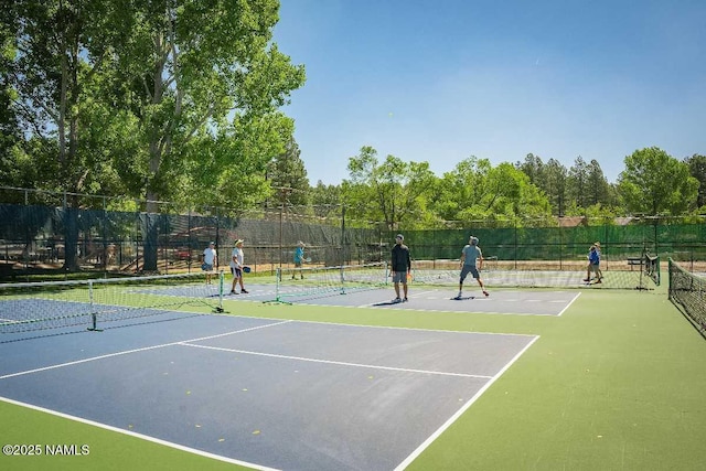 39 E Oak Dr, Munds Park, AZ 86017 - view of tennis court featuring fence