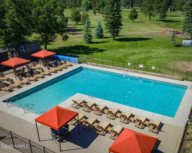 39 E Oak Dr, Munds Park, AZ 86017 - community pool with a yard and fence