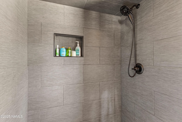 5552 White Tail Ln, Flagstaff, AZ 86005 - interior details with tiled shower
