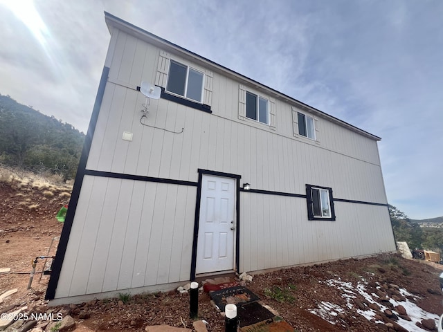 view of front of property with an outbuilding