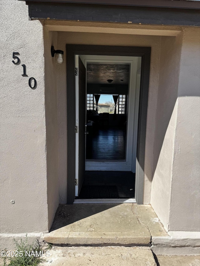 entrance to property with stucco siding