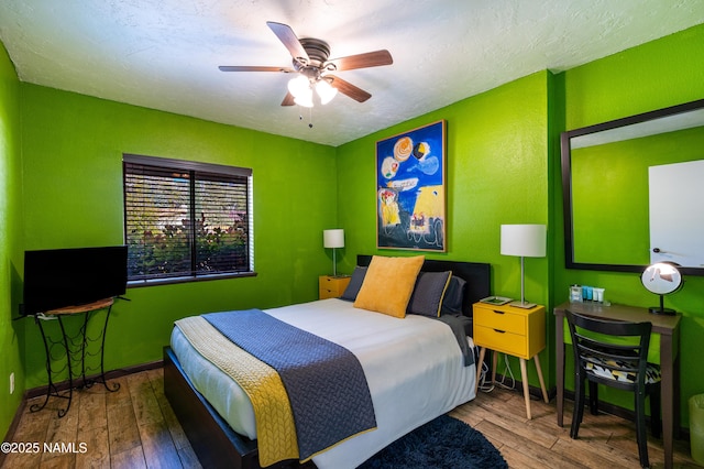 1125 Trails End Dr, Sedona, AZ 86336 - bedroom with hardwood / wood-style flooring, baseboards, and a ceiling fan