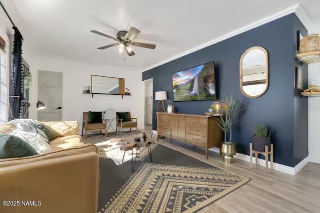 420 W Navajo Rd, Flagstaff, AZ 86001 - living room featuring a ceiling fan, crown molding, wood finished floors, and baseboards