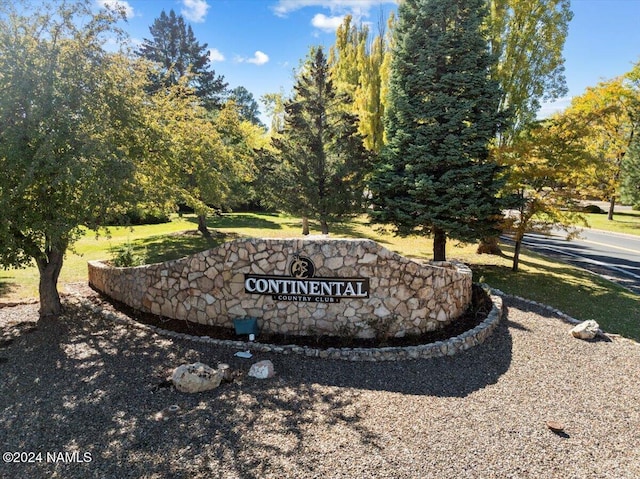 view of community / neighborhood sign