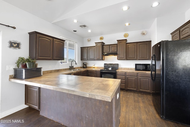 905 Hereford Dr, Williams, AZ 86046 - kitchen with black appliances, dark brown cabinetry, a sink, a peninsula, and recessed lighting