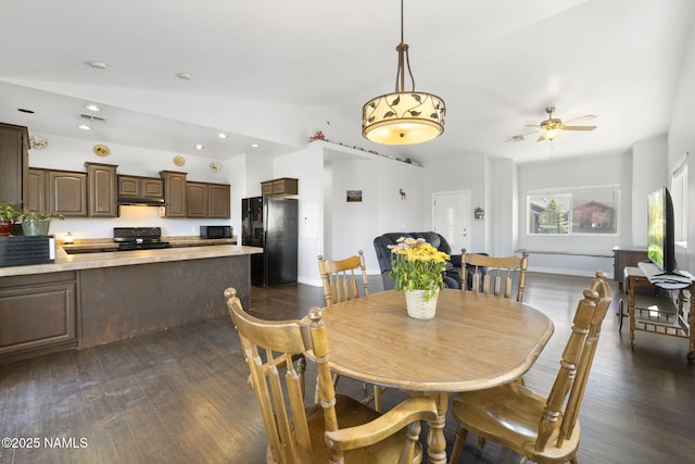 905 Hereford Dr, Williams, AZ 86046 - dining space with dark wood finished floors, vaulted ceiling, ceiling fan, baseboards, and recessed lighting