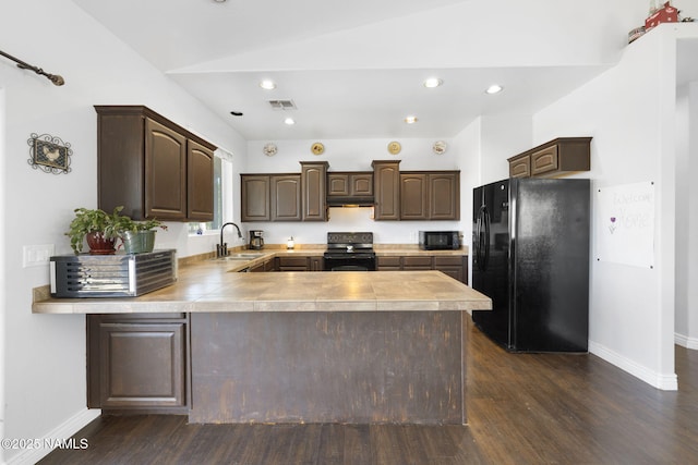 905 Hereford Dr, Williams, AZ 86046 - kitchen with black appliances, dark brown cabinetry, a sink, a peninsula, and vaulted ceiling
