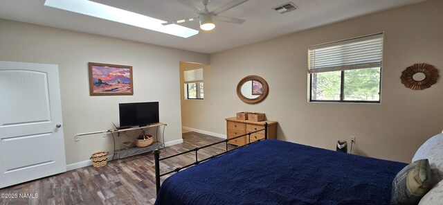 1111 W Sheridan Ave, Williams, AZ 86046 - bedroom featuring wood finished floors, baseboards, and a ceiling fan