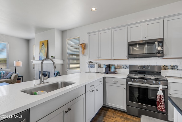 kitchen featuring sink, a healthy amount of sunlight, tasteful backsplash, and stainless steel appliances