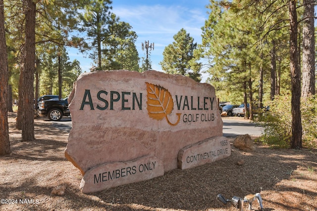 view of community / neighborhood sign