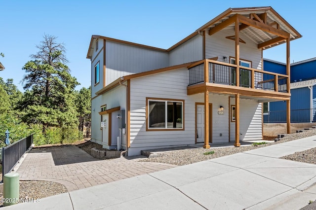 5026 E Retreat Cir, Flagstaff, AZ 86004 - view of front of house featuring a balcony