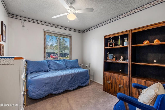 bedroom with ceiling fan, a textured ceiling, and carpet