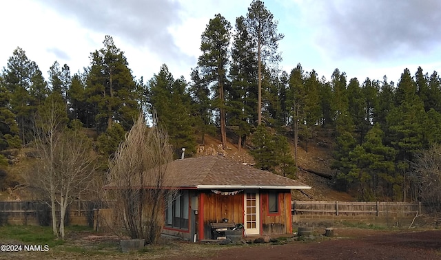 1600 S River Valley Rd, Flagstaff, AZ 86004 - back of house featuring a wooded view, fence, and an outbuilding