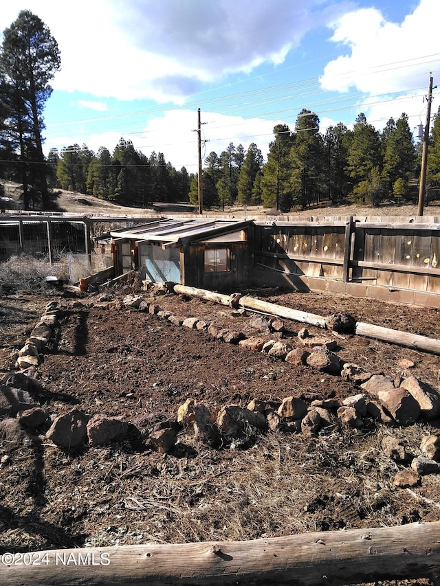 1600 S River Valley Rd, Flagstaff, AZ 86004 - view of yard featuring fence