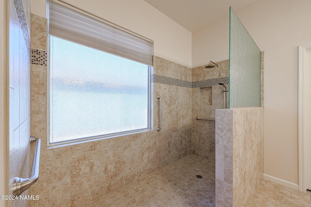 bathroom featuring a tile shower