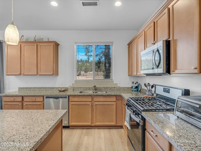 kitchen with recessed lighting, a sink, visible vents, light wood-style floors, and appliances with stainless steel finishes