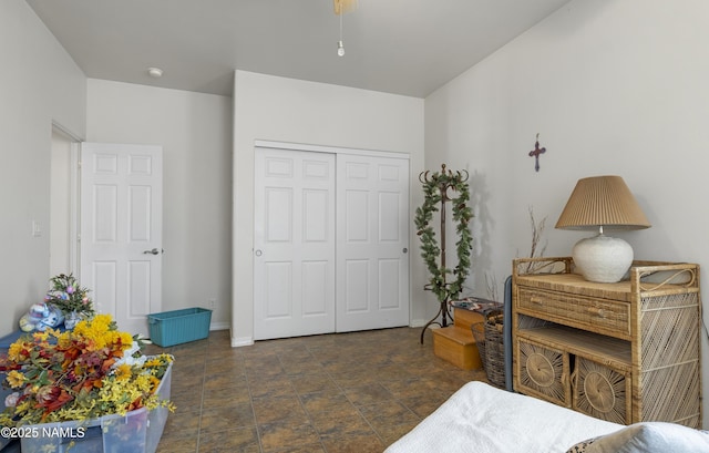11267 N Lilac Ln, Flagstaff, AZ 86004 - living area featuring dark stone finish flooring and baseboards
