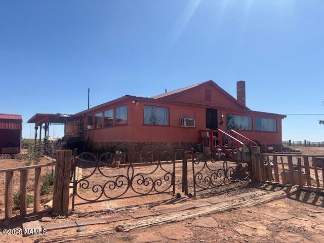 101 S Desert Hill Rd, Winslow, AZ 86047 - view of front of home featuring a fenced front yard and a chimney