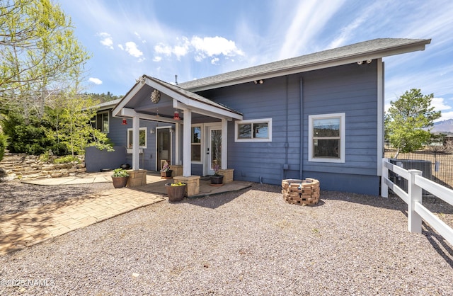 8841 E Rolling Thunder Dr, Flagstaff, AZ 86004 - back of property with fence and a patio area
