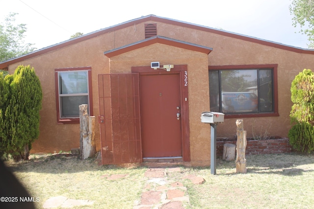322 W Mahoney St, Winslow, AZ 86047 - doorway to property featuring stucco siding