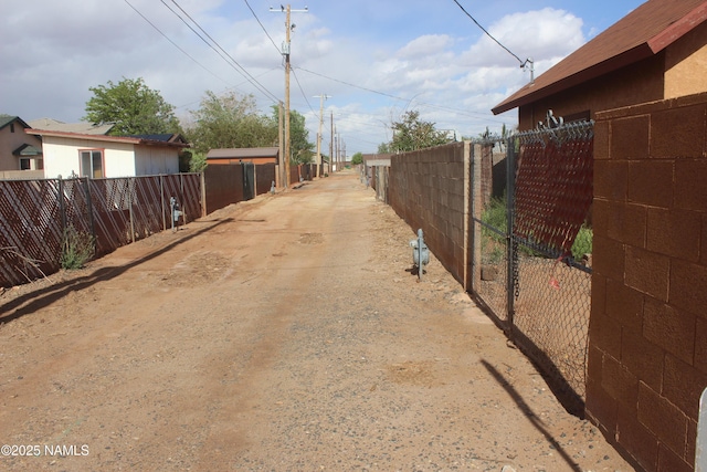 322 W Mahoney St, Winslow, AZ 86047 - view of dirt / gravel road
