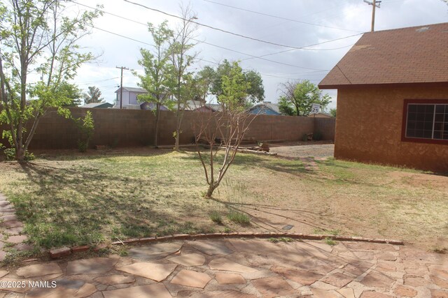 322 W Mahoney St, Winslow, AZ 86047 - view of yard with a patio area