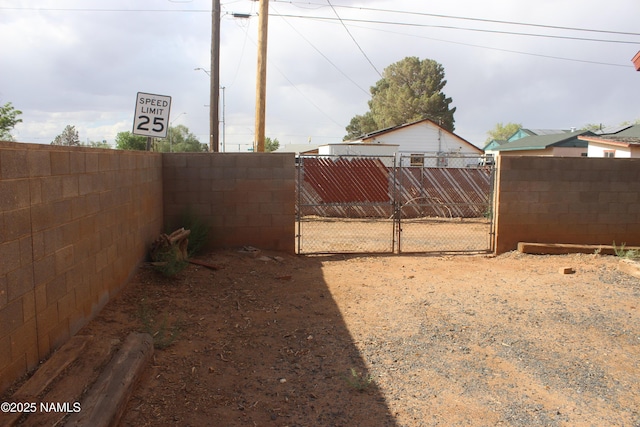 322 W Mahoney St, Winslow, AZ 86047 - view of yard featuring a gate and fence