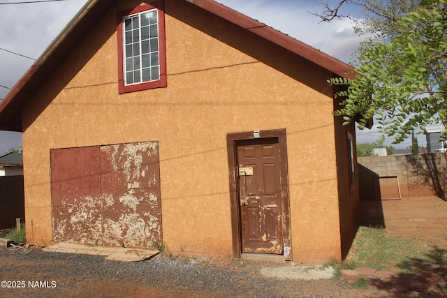 322 W Mahoney St, Winslow, AZ 86047 - back of property with fence and stucco siding