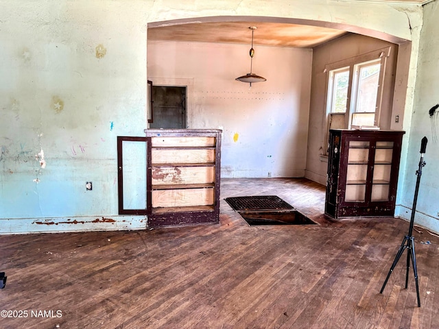 216 W 3rd St, Winslow, AZ 86047 - foyer with arched walkways and wood finished floors