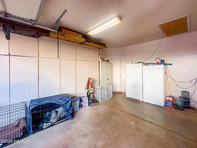 garage featuring freestanding refrigerator