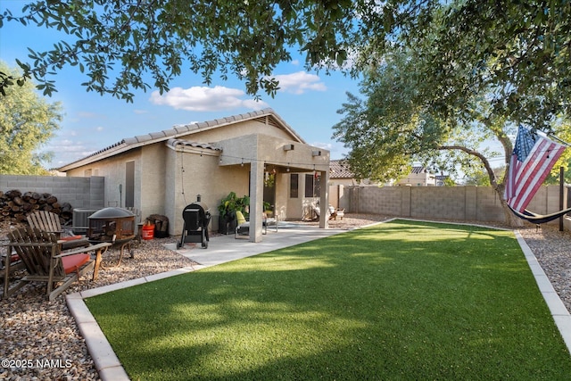 view of yard with a patio