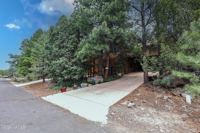 view of front of home featuring concrete driveway