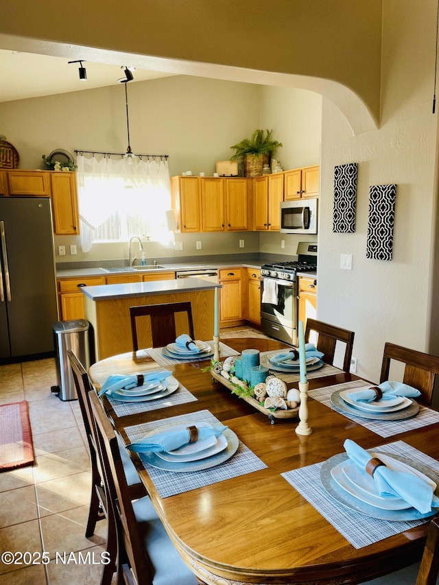 11677 W Cove Crest Dr, Bellemont, AZ 86015 - dining room featuring high vaulted ceiling