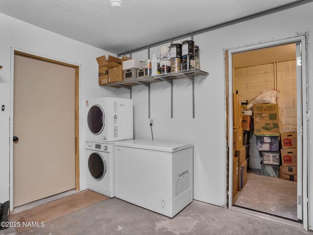 284 E Foothill Trl, Williams, AZ 86046 - laundry room featuring laundry area and stacked washer and clothes dryer