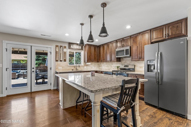 3425 W Mountain Dr, Flagstaff, AZ 86001 - kitchen with stainless steel appliances, a center island, backsplash, a breakfast bar area, and recessed lighting